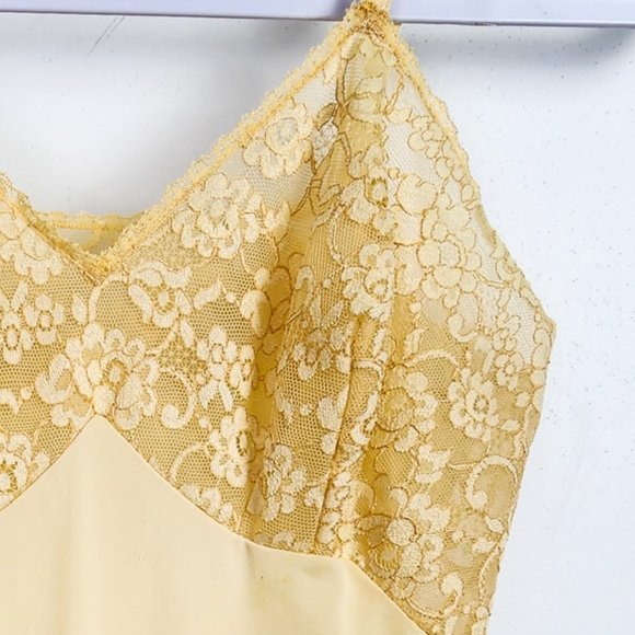 Vanity Fair Pale Yellow Slip Dress Size 32 or Small Indie Sleaze Night Luxe - Picture 2 of 6
